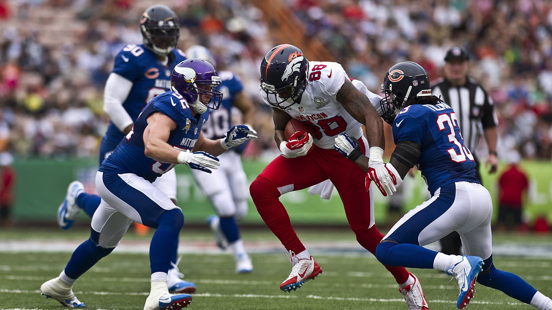 现场观众呐喊助威，热度似奥运，场下的观众呐喊助威